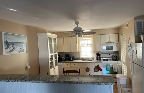 Wildwood Crest Condo | Desirable Wildwood Crest 3 blocks from the beach 2 blocks from Sunset bay