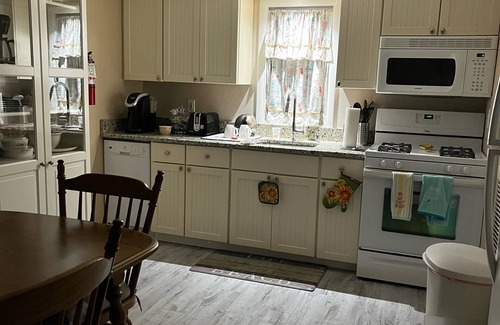 Wildwood Crest Condo | Desirable Wildwood Crest 3 blocks from the beach 2 blocks from Sunset bay