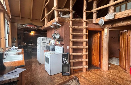Lewis County Cabin | Destination Mt Rainier, a Rustic Cabin on the Tilton River in Morton, WA
