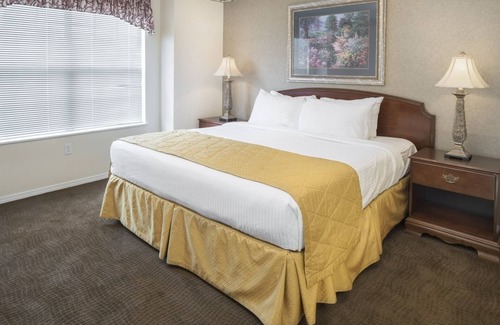 Table Rock Hotel | Destination Vacation! Pool, Free Parking, Near Mickey Gilley Theatre