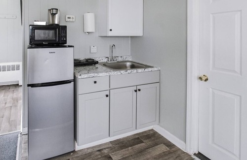 Riverview Apartment | Detroit 2Bd Family Home | Lake Erie Metropark