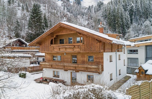 Hopfgarten im Brixental Ski Chalet | Detached chalet with sauna and sunny terrace facing south