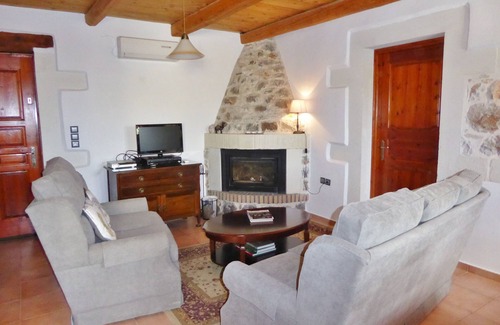 Kefalas Villa | Detached 3 bedroom stone Villa with superb outlook, private pool, air con, BBQ