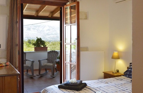 Kefalas Villa | Detached 3 bedroom stone Villa with superb outlook, private pool, air con, BBQ