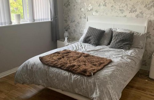 North Glasgow Apartment | Detached 4 bedroom villa
