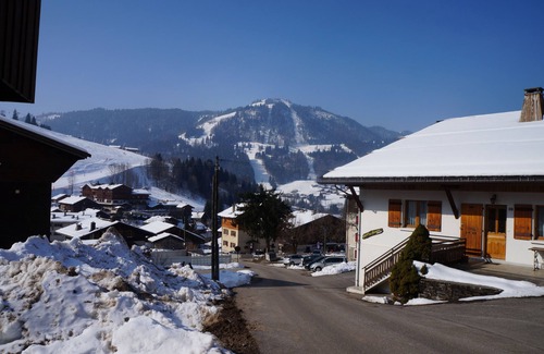 La Clusaz Ski Chalet | Detached chalet for 4 people, near village, ski slopes, swimming pool and spa 2 minutes away