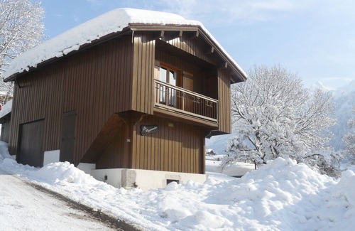 La Clusaz Ski Chalet | Detached chalet for 4 people, near village, ski slopes, swimming pool and spa 2 minutes away