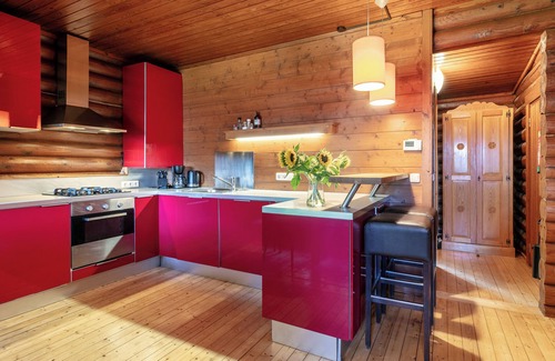 Woergl Ski Chalet | Detached chalet in the woods with large garden