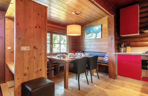 Woergl Ski Chalet | Detached chalet in the woods with large garden