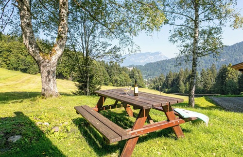 Woergl Ski Chalet | Detached chalet in the woods with large garden
