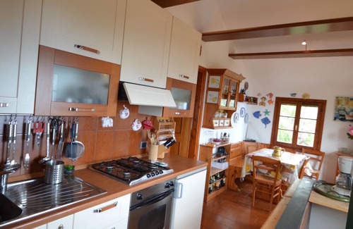 Camogli House | Detached cottage with sea view, large fenced garden and panoramic pool