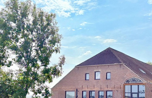 Altfunnixsiel Apartment | Detached, family-friendly Gulfhof farmhouse with terrace and large garden in