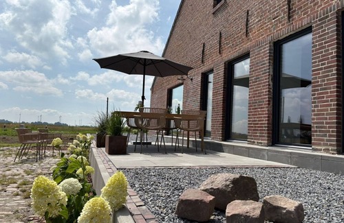 Altfunnixsiel Apartment | Detached, family-friendly Gulfhof farmhouse with terrace and large garden in
