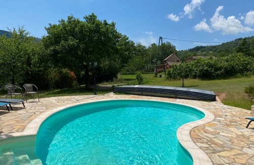 Connac House | Detached gîte with views and shared pool