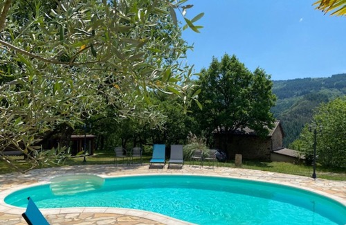 Connac House | Detached gîte with views and shared pool