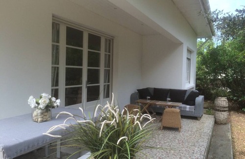 Vendays-Montalivet House | Detached house on 800m2 enclosed plot with 2 east/west terraces.