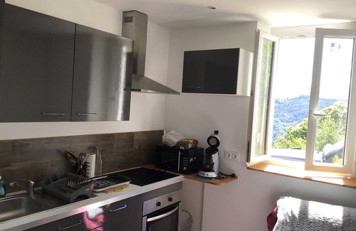 Antisanti House | Detached house divided into 4 fully-equipped apartments.