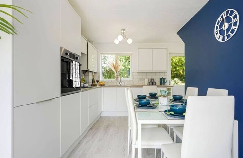 Milton Keynes House | Detached House - Free Parking, Fast Wifi & SmartTV