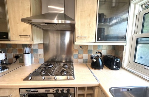 St. Johns Wood House | Detached house with FREE PARKING & Wi-Fi in Little Venice near Paddington