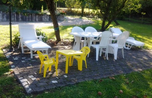 Bransat Cottage | Detached house with garden and fireplace