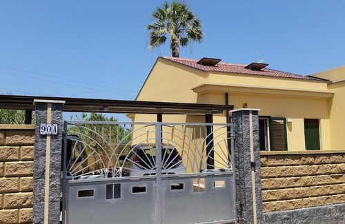 Milazzo House | Detached house with garden