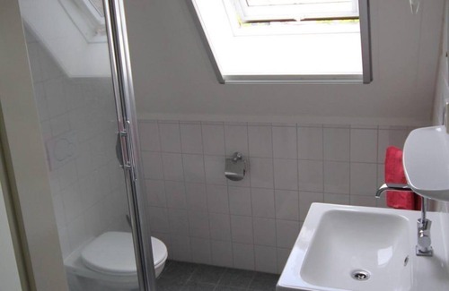 Makkum Cabin | Detached luxury villa with a terrace and jetty next to open waters