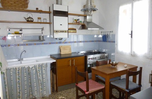 Levanto Apartment | Detached old farm house with a beautiful, shady garden
