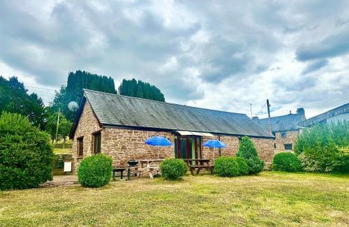 Usk House | Detached ONE LEVEL stone barn (Rowan Cottage)