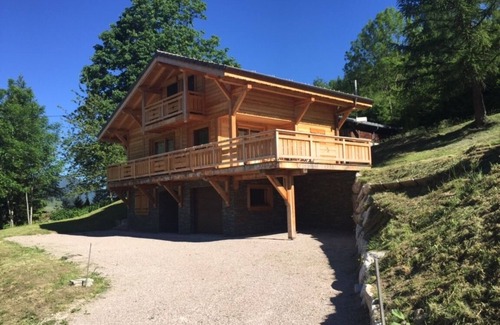 Abondance Ski Chalet | Detached, south-facing chalet close to hiking trails and lake