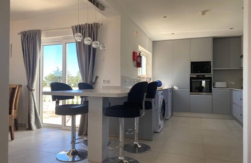 Praia da Luz Villa | Detached Villa with large pool, aircon and wifi in Praia da Luz, Algarve