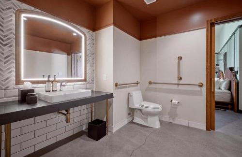 Downtown Detroit Hotel | Detroit Foundation Hotel