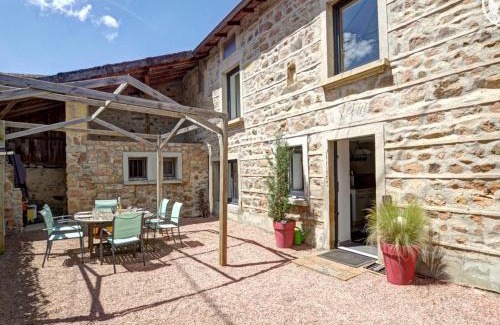 Belmont-de-la-Loire House | Deux gîtes avec piscine commune, 13 personnes, animaux autorisés - FR-1-496-140