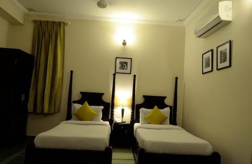 Shavri Colony Hotel | Dev Villa