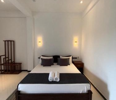 Pottuvil Division 2 Hotel | Devon Surf Inn Arugambay