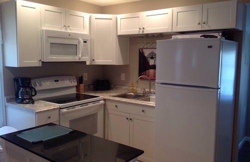 Geneva-on-the-Lake Cottage | DewDrop Cottage: Walk to the strip! 2 bed 1 bath, sleeps 5