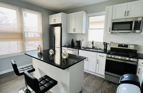 Weequahic House | Dewey Oasis: 8 minutes from airport!