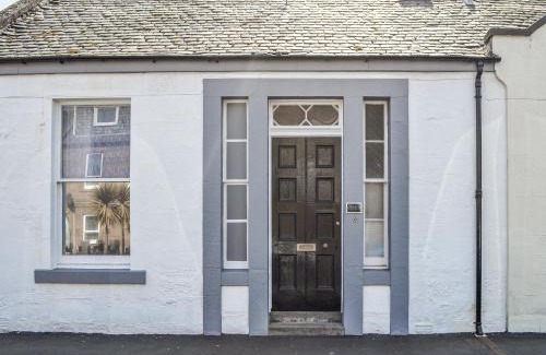 Montrose House | Dezzy's