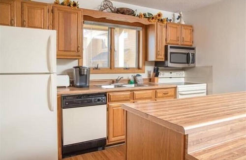 Davis Condo | DF41-End Unit! Pets ok! Pool!
