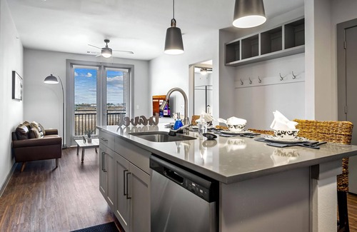 Fort Worth Apartment | DFW Elevator 2bd 2bth Ext Patio Zen Place futon couch I35 easy access elevators