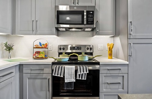 Fort Worth Apartment | DFW Elevator 2bd 2bth Ext Patio Zen Place futon couch I35 easy access elevators
