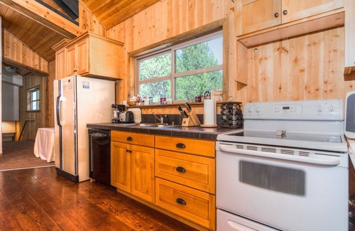 La Pine Cabin | DiamondStone Guest Lodges