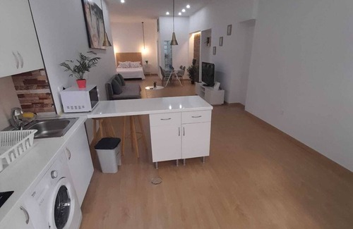 Los Tilos Apartment | Diaphanous loft, 5 minutes from Malaga bus station