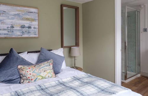 Crawley Cabin | Dickens suite close 15min from Gatwick