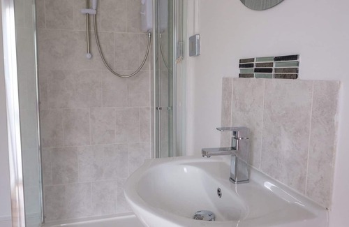 Crawley Cabin | Dickens suite close 15min from Gatwick