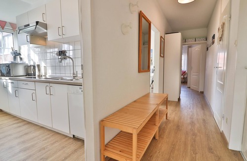 Langeoog Apartment | Die Ferienwohnung Strandhaus Blume Liegt Zentral und Ortsnah in Einem Mehrpart