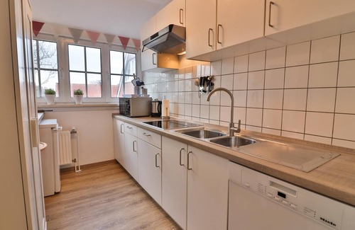 Langeoog Apartment | Die Ferienwohnung Strandhaus Blume Liegt Zentral und Ortsnah in Einem Mehrpart