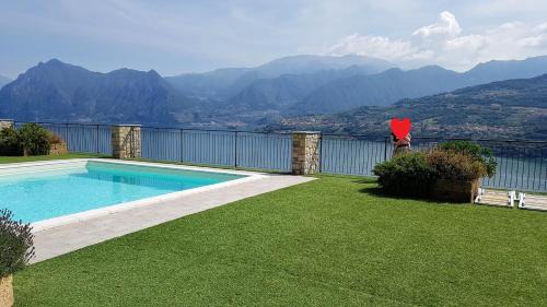 Tavernola Bergamasca Apartment | Die Sonnenterrasse vom Iseosee