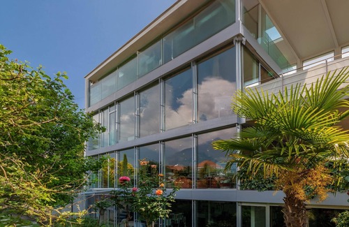 Schenna Apartment | Die Villa Alvarium ist ein Moderner Bau im Bauhaus Stil in Schenna