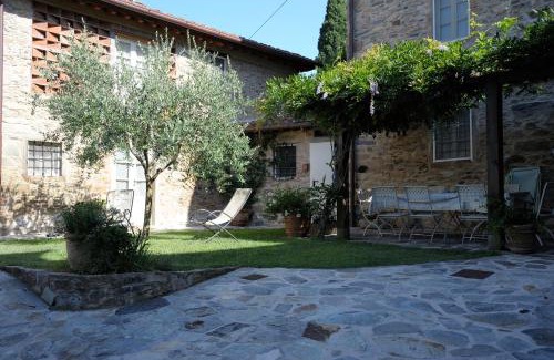 Sant'Andrea di Compito House | Dimora delle Camelie