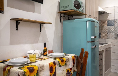 Mola di Bari Apartment | Dimora Donna Lucrezia" apartment with balcony and air conditioning